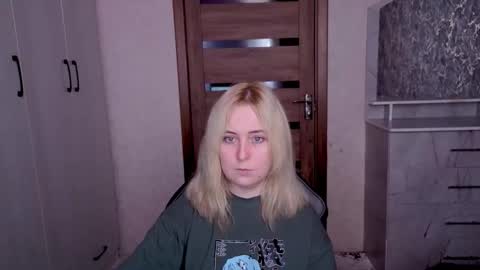 Snapshot of kristy_fran chatting on March 19, 8:18 am Kristy online show from March 19, 8:18 am