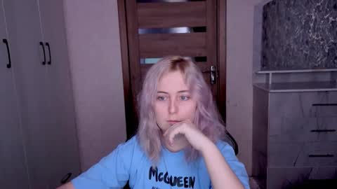 Snapshot of kristy_fran chatting on March 21, 9:03 am Kristy online show from March 21, 9:03 am