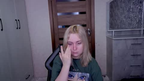 Snapshot of kristy_fran chatting on March 26, 3:12 am Kristy online show from March 26, 3:12 am