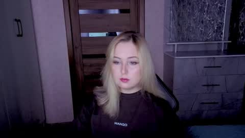 Snapshot of kristy_fran chatting on May 17, 9:22 pm Kristy online show from May 17, 9:22 pm