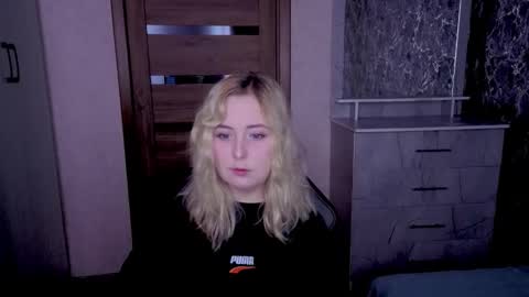 Snapshot of kristy_fran chatting on May 19, 9:21 pm Kristy online show from May 19, 9:21 pm