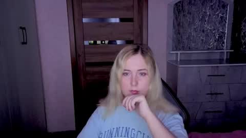 Snapshot of kristy_fran chatting on May 21, 11:12 pm Kristy online show from May 21, 11:12 pm