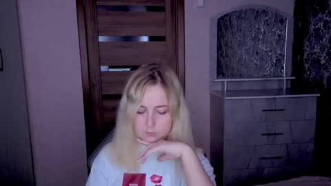 Snapshot of kristy_fran chatting on May 29, 12:19 am Kristy online show from May 29, 12:19 am