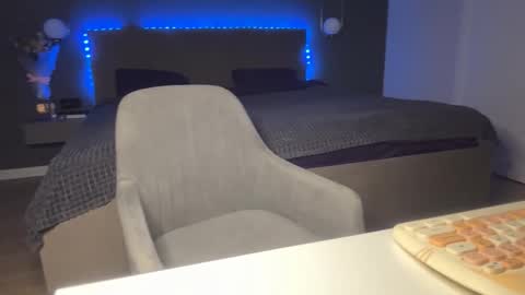 Kristi online show from November 25, 4:12 am