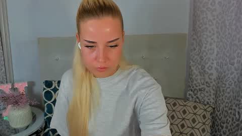 Snapshot of kristyflowers chatting on June 25, 2:32 pm KristyFlowers online show from June 25, 2:32 pm
