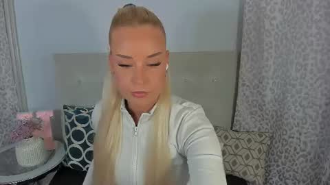 Snapshot of kristyflowers chatting on July 23, 3:43 pm KristyFlowers online show from July 23, 3:43 pm