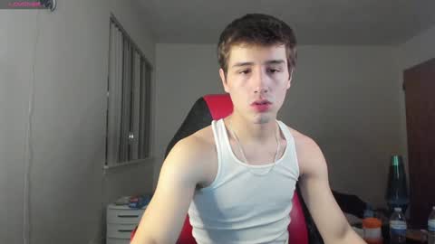 Snapshot of kroddy1985 chatting on December 25, 12:59 am Brayden Thompson online show from December 25, 12:59 am