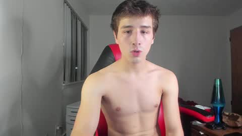 Snapshot of kroddy1985 chatting on December 30, 1:04 am Brayden Thompson online show from December 30, 1:04 am