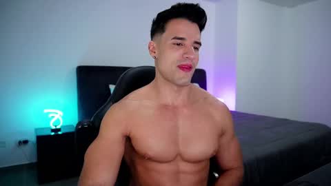 Snapshot of krops_ chatting on February 12, 9:20 am KROPS online show from February 12, 9:20 am