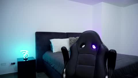 Snapshot of krops_ chatting on March 2, 11:50 am KROPS online show from March 2, 11:50 am