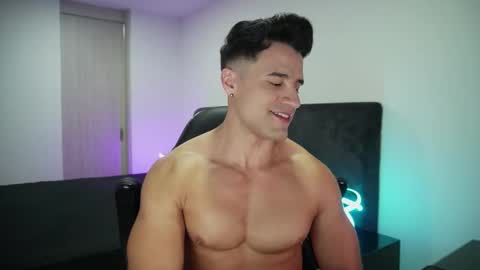 Snapshot of krops_ chatting on October 1, 3:12 am KROPS online show from October 1, 3:12 am