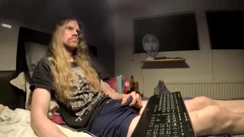 Snapshot of krullz123 chatting on February 4, 1:44 am Krullz online show from February 4, 1:44 am