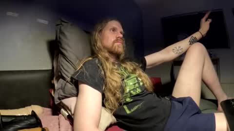 Snapshot of krullz123 chatting on April 7, 10:42 pm Krullz online show from April 7, 10:42 pm