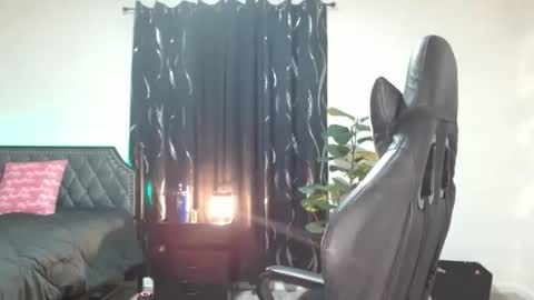 Krystal Blake online show from April 18, 5:50 pm