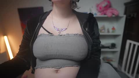 Snapshot of krystalsyxx chatting on February 7, 6:24 pm Krystal Syx online show from February 7, 6:24 pm