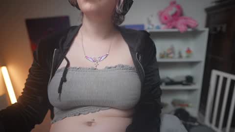 Snapshot of krystalsyxx chatting on February 8, 3:30 am Krystal Syx online show from February 8, 3:30 am