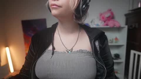 Snapshot of krystalsyxx chatting on February 14, 9:10 pm Krystal Syx online show from February 14, 9:10 pm