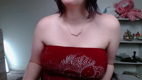 Snapshot of krystalsyxx chatting on April 29, 2:26 am Krystal Syx online show from April 29, 2:26 am