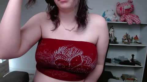 Snapshot of krystalsyxx chatting on May 19, 4:02 pm Krystal Syx online show from May 19, 4:02 pm