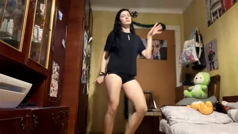 Snapshot of krystleprzygocki chatting on February 10, 8:35 pm Mira online show from February 10, 8:35 pm