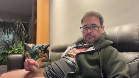 krzysztof1977 online show from May 14, 9:32 pm