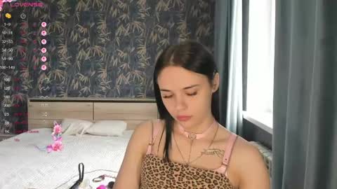 Snapshot of kseni_a chatting on April 22, 7:55 am Ksenia online show from April 22, 7:55 am