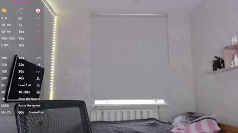 Snapshot of kseni_a chatting on May 26, 2:13 pm Ksenia online show from May 26, 2:13 pm