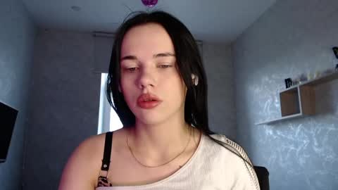 Snapshot of kseni_a chatting on June 2, 5:31 am Ksenia online show from June 2, 5:31 am