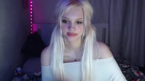 Emilia online show from February 22, 10:20 pm