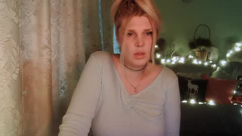 Snapshot of kudesnizza chatting on January 13, 10:58 am Annika MTF ts post -op online show from January 13, 10:58 am