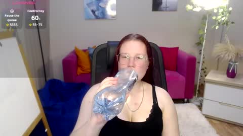 kuri_u online show from April 16, 11:44 am