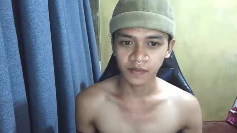 Snapshot of kurtxxx07 chatting on April 25, 9:23 pm kurtxxx07 online show from April 25, 9:23 pm