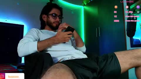 kuzzcoo online show from February 24, 12:36 pm