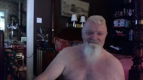 Snapshot of kyhgihntight chatting on December 18, 10:05 pm Nick Nude Celt KYHighNTight online show from December 18, 10:05 pm