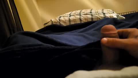 Snapshot of kyle5183 chatting on January 5, 3:22 am kyle5183 online show from January 5, 3:22 am