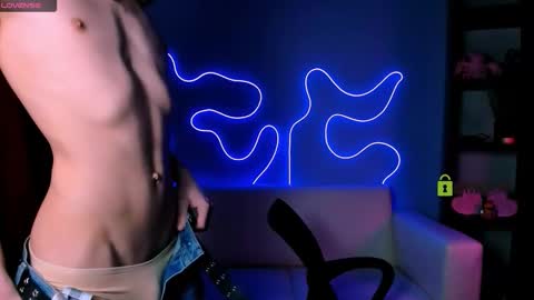 kyleberry_ online show from November 6, 3:29 am