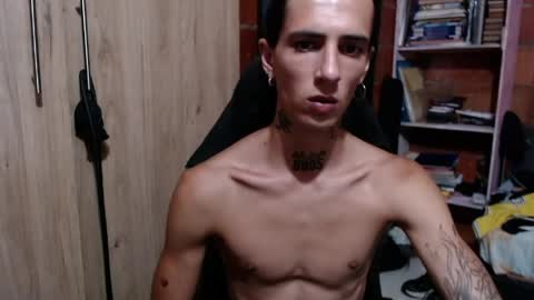 Snapshot of kyleer77 chatting on June 5, 10:37 pm kyleer77 online show from June 5, 10:37 pm