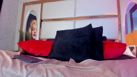 ---kylee--- online show from May 1, 12:37 am