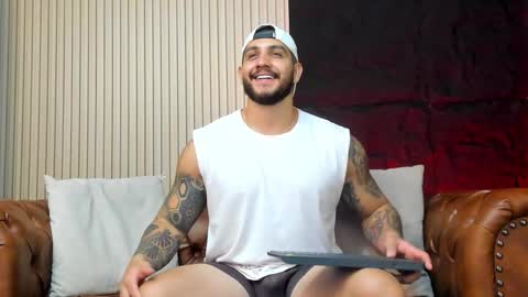 kylenorth_ online show from November 14, 6:28 pm