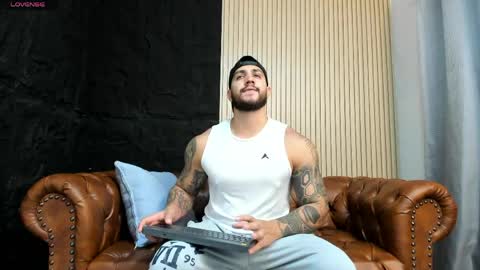 Snapshot of kylenorth_ chatting on May 1, 12:54 pm kylenorth_ online show from May 1, 12:54 pm