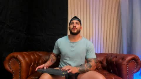 Snapshot of kylenorth_ chatting on May 28, 5:10 pm kylenorth_ online show from May 28, 5:10 pm