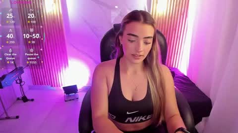 Snapshot of kylie_jones6 chatting on April 15, 3:02 am KYLIE online show from April 15, 3:02 am