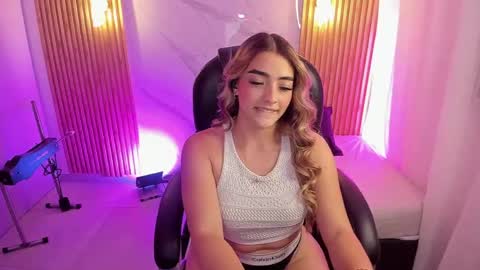Snapshot of kylie_jones6 chatting on April 20, 3:31 am KYLIE online show from April 20, 3:31 am