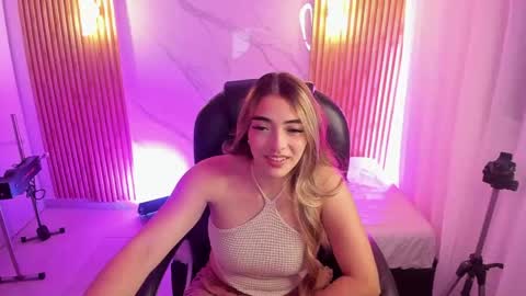 Snapshot of kylie_jones6 chatting on April 21, 3:02 am KYLIE online show from April 21, 3:02 am