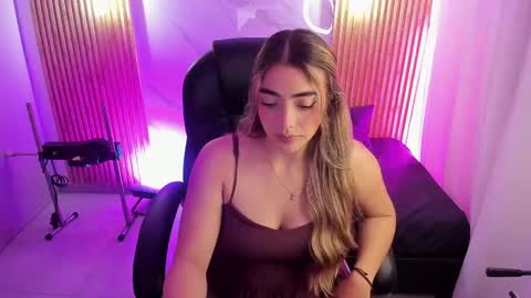 Snapshot of kylie_jones6 chatting on May 5, 3:25 am KYLIE online show from May 5, 3:25 am