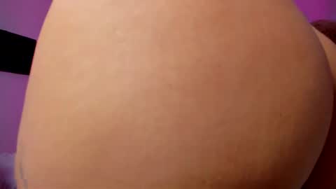 Kylie Lips online show from October 16, 5:58 pm