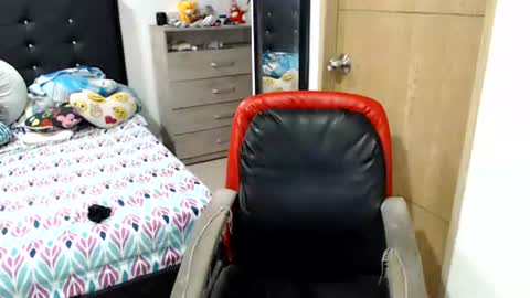 Snapshot of kylie_switch chatting on July 12, 1:29 am Instagram Kylie switch followme buy lovense here online show from July 12, 1:29 am