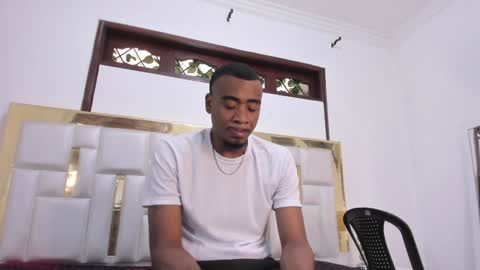 Snapshot of kylieandjhonny chatting on January 25, 6:24 pm Kaylie And Jhony online show from January 25, 6:24 pm