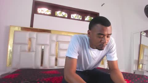 Snapshot of kylieandjhonny chatting on February 13, 6:27 pm Kaylie And Jhony online show from February 13, 6:27 pm