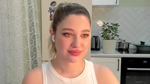 Snapshot of kylieblond chatting on December 1, 4:29 pm Din online show from December 1, 4:29 pm